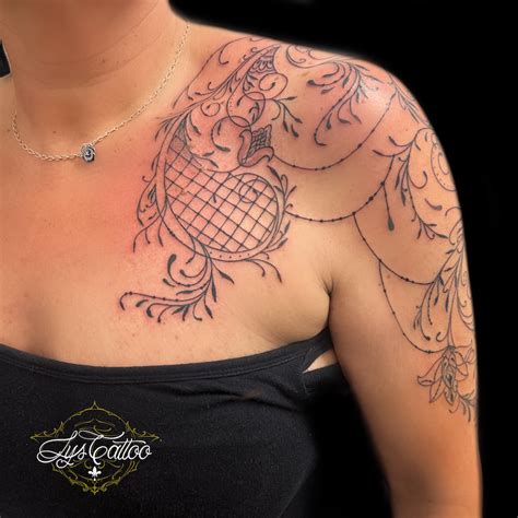 tatouage sous les seins|Tatouage underboobs : les plus jolis tatouages entre les seins ...